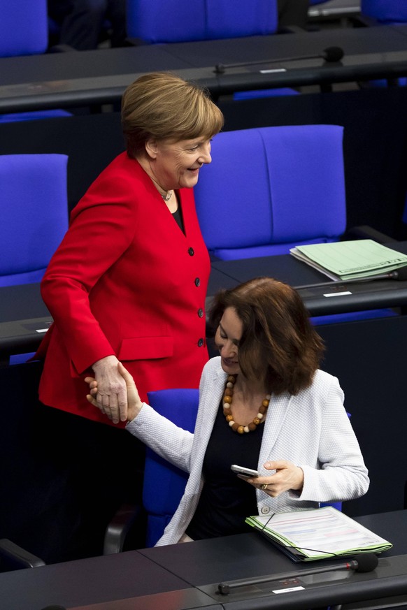 Kennen sich von der gemeinsamen Zusammenarbeit: Bundeskanzlerin Angela Merkel (l.) und die ehemalige Familien- und später Justizministerin Katarina Barley.