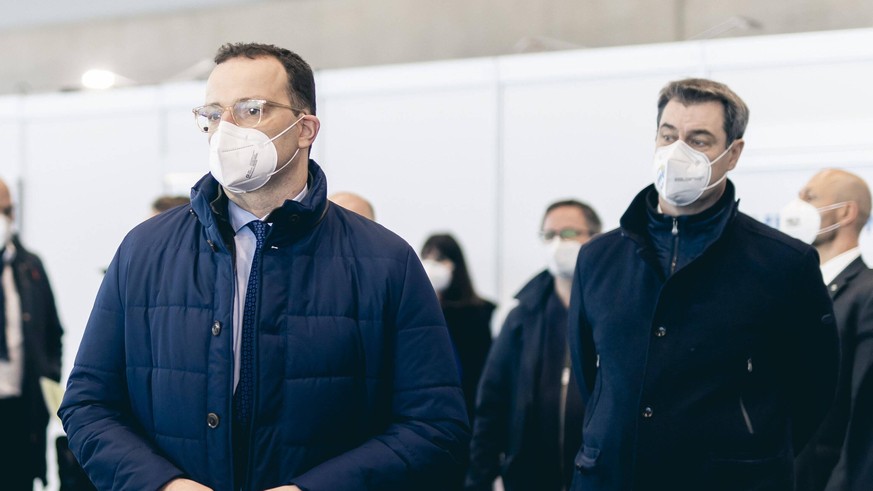 Bundesgesundheitsminister Jens Spahn CDU und der Ministerpraesident von Bayern, Markus Soeder CSU, besuchen das Impfzentrum im Messezentrum in Nuernberg, 11.12.2020. N