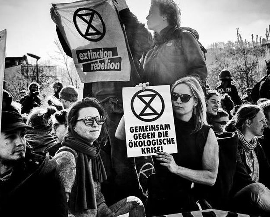 XR-Aktivistin Annemarie Botzki (rechts).