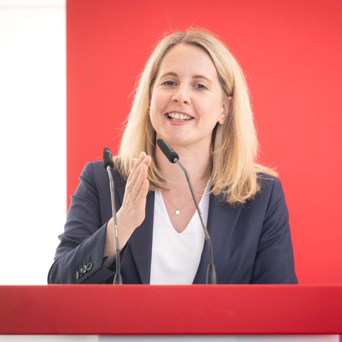 12.06.2025, Bremen: Verena Hubertz (SPD), Bundesministerin f