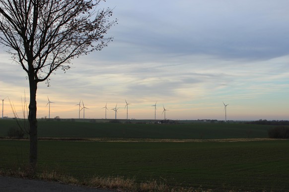 Einige Windräder gibt es in der großen Kreisstadt schon.