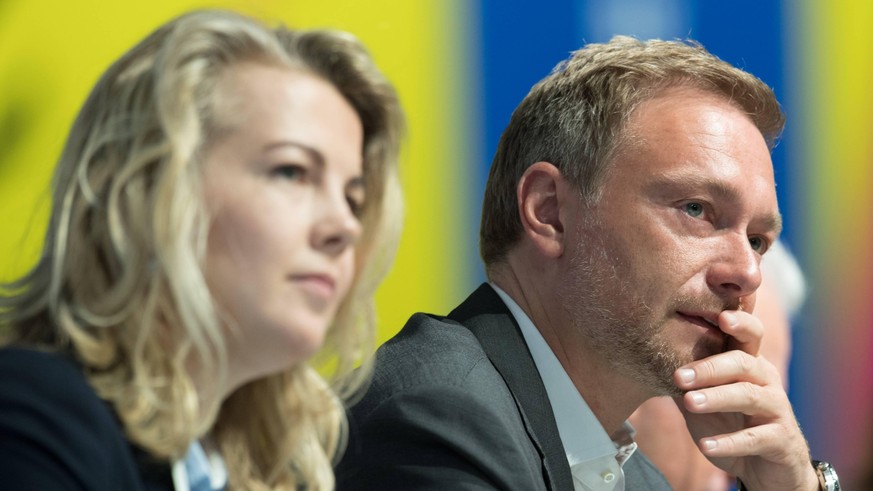 Generalsekretaerin Linda TEUTEBERG und Bundesvorsitzender Christian LINDNER 70. Ordentlicher Bundesparteitag der FDP in der STATION Berlin, Deutschland am 28.04.2019. *** Secretary General Linda TEUTE ...