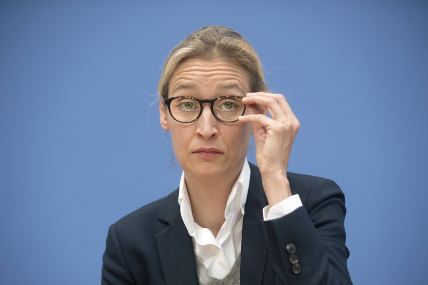 AfD, Alice Weidel DEU, Deutschland, Germany, Berlin, 25.09.2017 Alice Weidel, Spitzenkandidatin der AfD, von der Partei AfD, Alternative fuer Deutschland in der Bundespressekonferenz in Berlin. PK nac ...