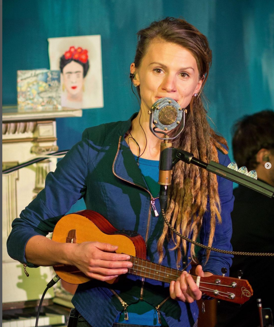 Ronja Maltzahn darf nicht beim globalen Klima- und Friedensstreik in Hannover auftreten, weil sie weiße Dreadlocks hat.