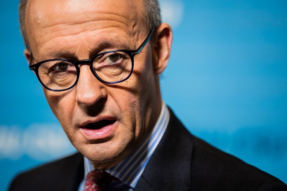 ARCHIV - 08.11.2024, Berlin: Friedrich Merz, CDU-Bundesvorsitzender und Unions-Fraktionsvorsitzender, gibt nach einer Sondersitzung der CDU/CSU-Bundestagsfraktion ein Pressestatement. (zu dpa: «Merz z ...