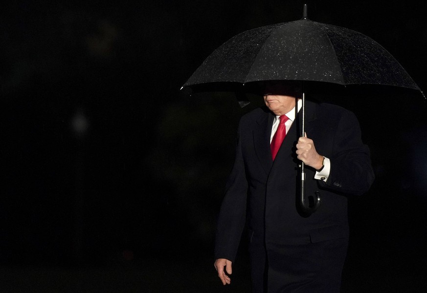 President Donald Trump arrives at the White House in Washington, DC on April 27, 2019, after speaking at a rally in Green Bay, Wisconsin. PUBLICATIONxINxGERxSUIxAUTxHUNxONLY WAX20190427202 LEIGHxVOGEL