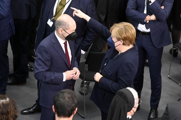 Olaf Scholz und Angela Merkel bei der 17. Bundesversammlung zur Wahl des Bundespräsidenten der Bundesrepublik Deutschland im Paul-Löbe-Haus. Berlin, 13.02.2022