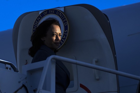 Vice President Kamala Harris boards Air Force Two at Midway International Airport after a trip to Chicago, Sunday, Nov. 6, 2022. (AP Photo/Matt Marton)