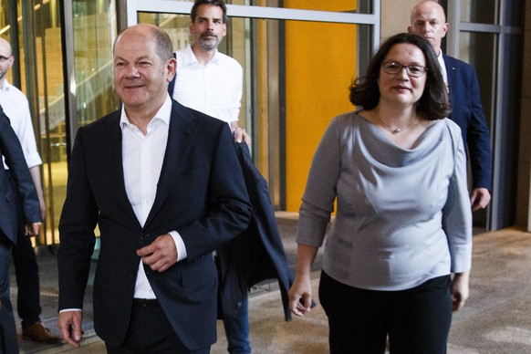 Geben sich glücklich: Olaf Scholz und Andrea Nahles.