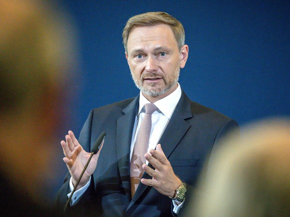 ARCHIV - 30.05.2022, Berlin: Christian Lindner (FDP), Bundesminister der Finanzen, nimmt an einem Pressestatement zum geplanten Sonderverm�gen der Bundeswehr teil. (zu dpa &quot;Lindner will Kaufpr�mi ...