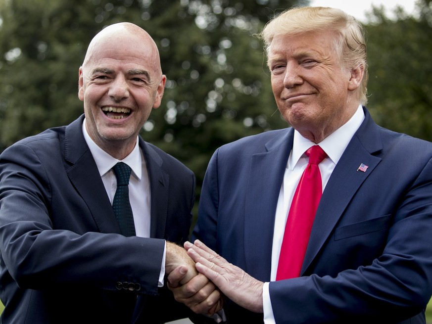 ARCHIV - 09.09.2019, USA, Washington: Gianni Infantino (l), FIFA-Pr