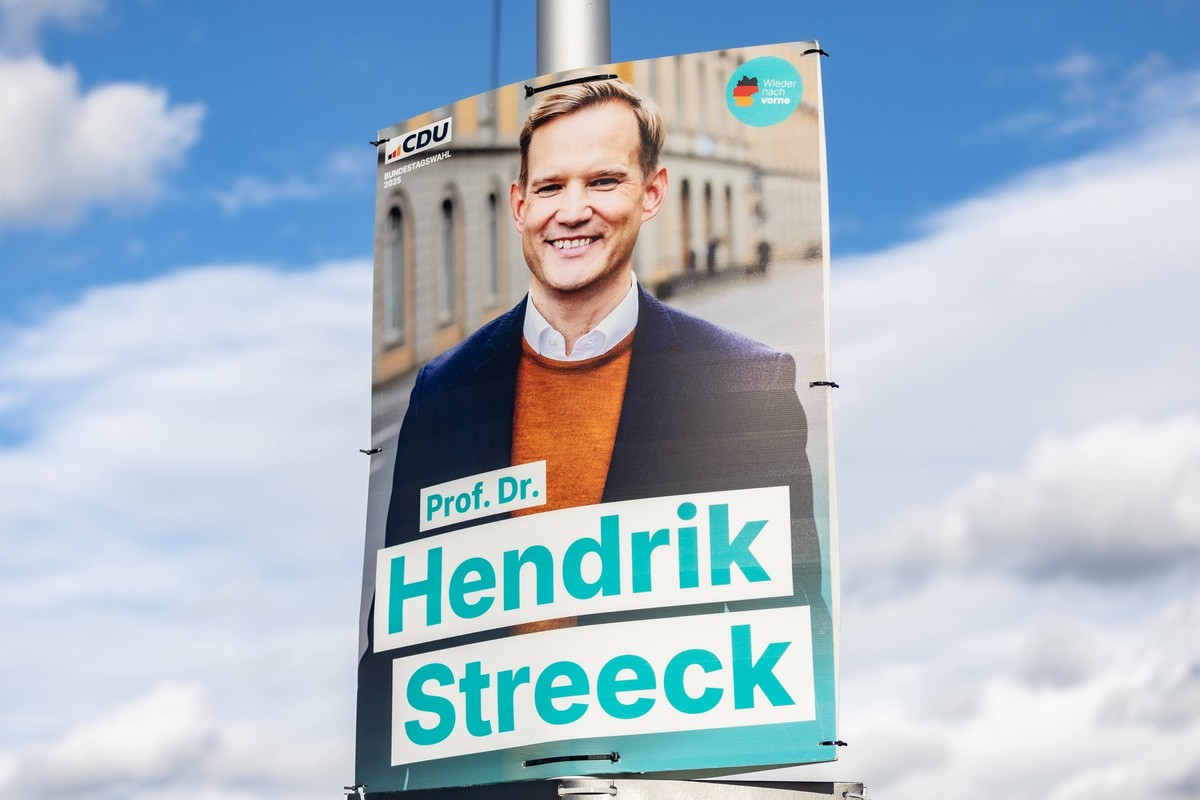 Wahlplakate zur Bundestagswahl 2025 in Bonn - 06.01.2025 Zum Auftakt zum Wahlkampf zur Bundestagswahl am 23. Februar 2025 h�ngen in der Bonner Wesstadt erste Wahlplakate der CDU und SPD. Mit dem Direk ...
