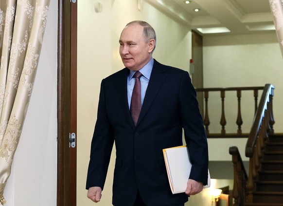 Russia Putin Volga Federal District 8626258 22.02.2024 Russian President Vladimir Putin arrives for a meeting with Head of the Republic of Tatarstan Rustam Minnikhanov in Kazan, Republic of Tatarstan, ...
