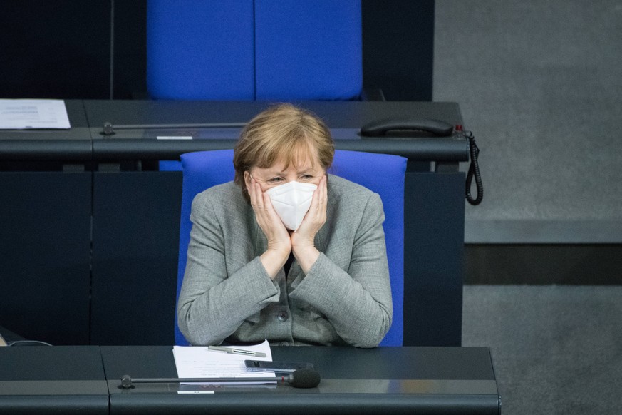 Bundeskanzlerin Angela Merkel CDU mit Schutzmaske am 13.01.2021 im Bundestag in Berlin. Foto: bildgehege Bundestag Aussprache Impfbeginn *** Chancellor Angela Merkel CDU with protective mask on 13 01  ...
