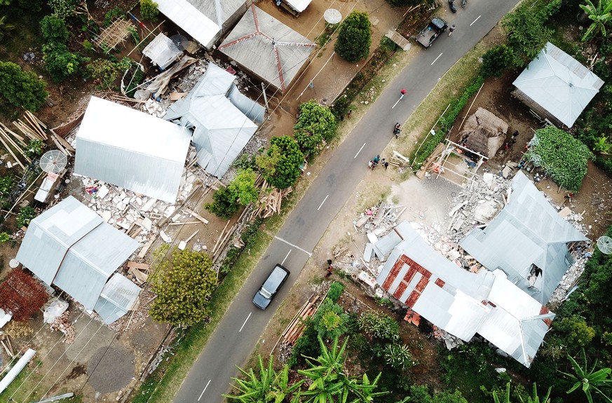An aerial view of damaged houses after an earthquake hit Sajang village in Lombok Timur, Indonesia, July 30, 2018. Antara Foto/Akbar Nugroho Gumay/via REUTERS - ATTENTION EDITORS - THIS IMAGE WAS PROV ...