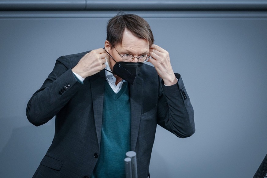 02.12.2022, Berlin: Karl Lauterbach (SPD), Bundesminister für Gesundheit, spricht bei der Sitzung des Bundestags l. Thema ist das Krankenhauspflegeentlastungsgesetz. Foto: Kay Nietfeld/dpa +++ dpa-Bil ...