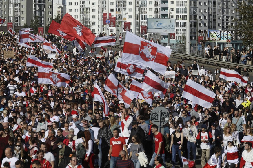 In Belarus sind wieder viele Menschen auf die Straße gegangen, um gegen Lukaschenko zu demonstrieren.