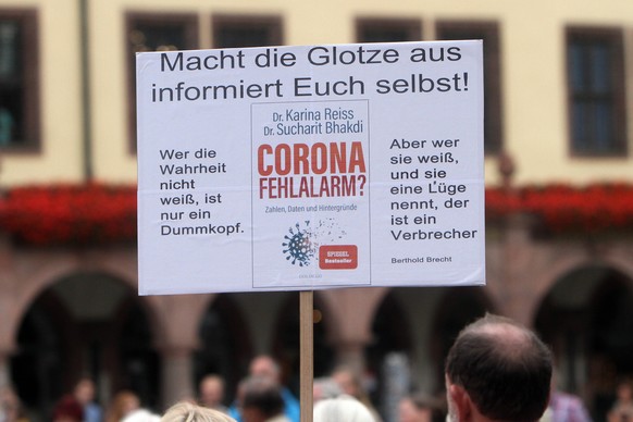 News Bilder des Tages Demonstration und Kundgebung von wenigen Teilnehmern der Corona Gegner in der Fußgängerzone Grimmaische Straße in der Innenstadt von Leipzig, Sachsen, Deutschland: Demonstrations ...