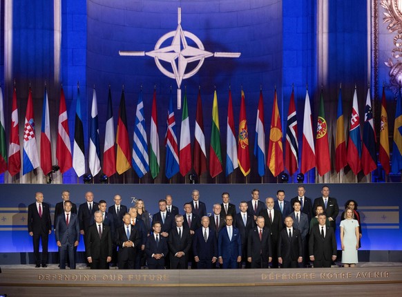 News Bilder des Tages July 9, 2024, Washington, United States: Prime Minister Justin Trudeau poses with other NATO leaders during a photo at a ceremony celebrating NATO s 75th anniversary, in Washingt ...