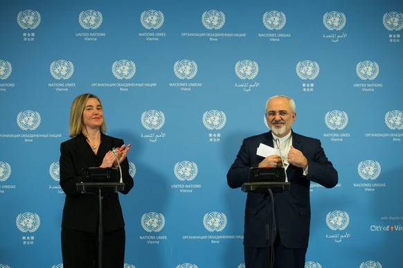 epa05105870 EU High Representative for Foreign Affairs and Security Policy Federica Mogherini (L) and Iranian Foreign Minister Mohammad Javad Zarif (R) attend a news conference after the talks between ...