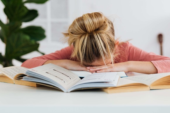 Nora kämpft seit ihrer Jugend mit Depressionen – die hatten aus Auswirkungen auf ihre Bildung (Symbolbild).