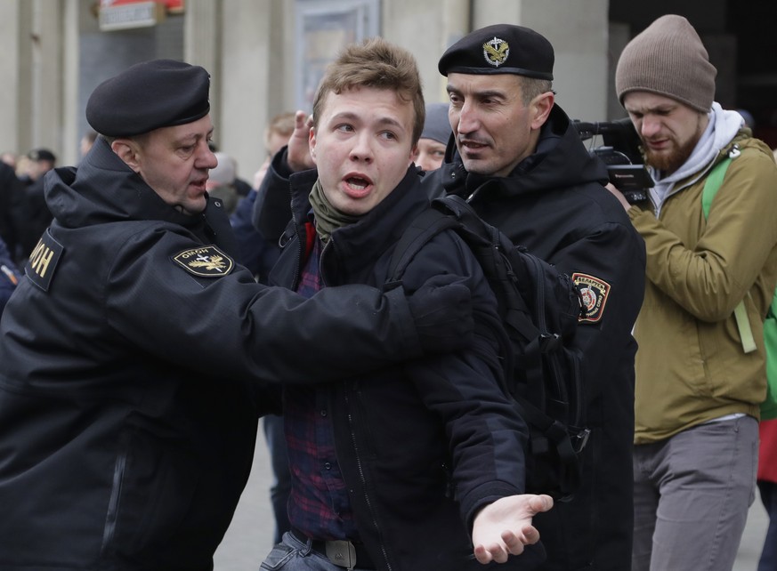 Der Journalist Roman Protassewitsch wird festgenommen.