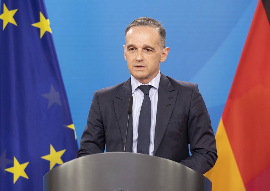 Heiko Maas, Bundesaussenminister, SPD, gibt vor dem virtuellen EU - Aussenministerrat ein Pressestatement ab. Berlin Deutschland *** Heiko Maas, Federal Minister of Foreign Affairs, SPD, gives a press ...