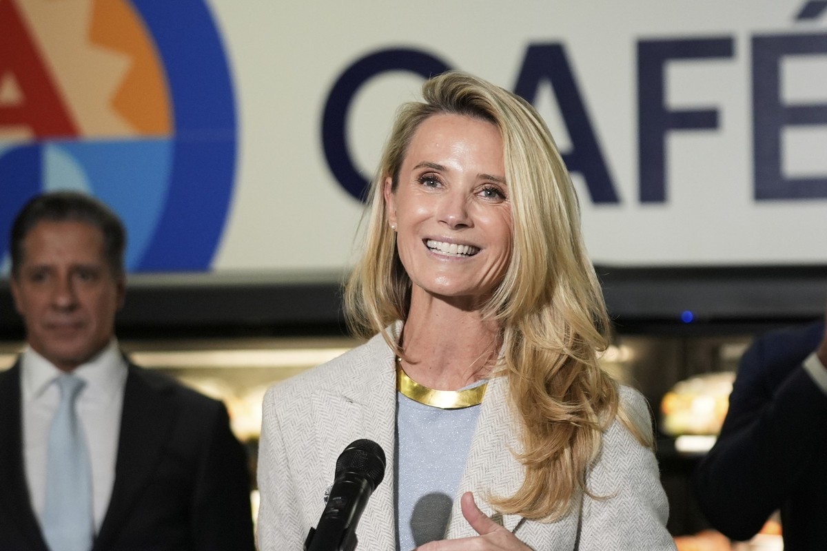 First partner Jennifer Siebel-Newsom, wife of Gov. Gavin Newsom, speaks at a news conference at Belvedere Middle School, Wednesday, Oct. 8, 2025, in Los Angeles. (AP Photo/Damian Dovarganes)