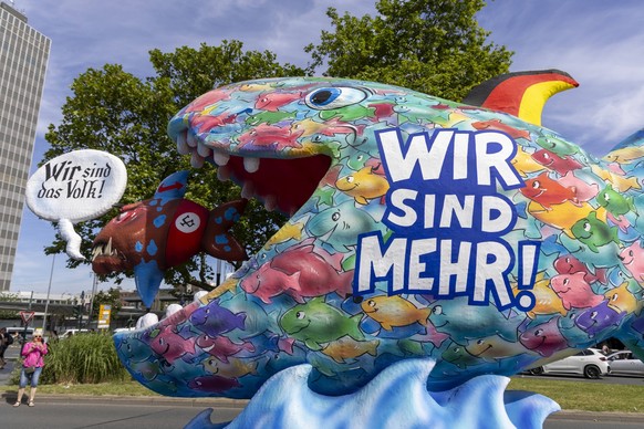 Demonstration gegen den AFD-Bundesparteitag 2024. 29.06.2024, EU, DEU, Deutschland, Nordrhein-Westfalen, Essen: Demonstration von mehreren 10.000 Personen gegen den AFD-Bundesparteitag 2024. Demonstra ...