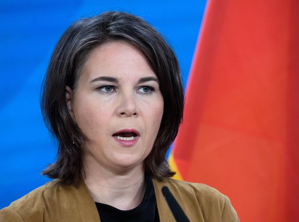 Annalena Baerbock (Bündnis 90/Die Grünen), Außenministerin, zieht bei einer Pressekonferenz im Auswärtigen Amt eine Halbjahresbilanz zum „Aktionsplan Afghanistan“.
