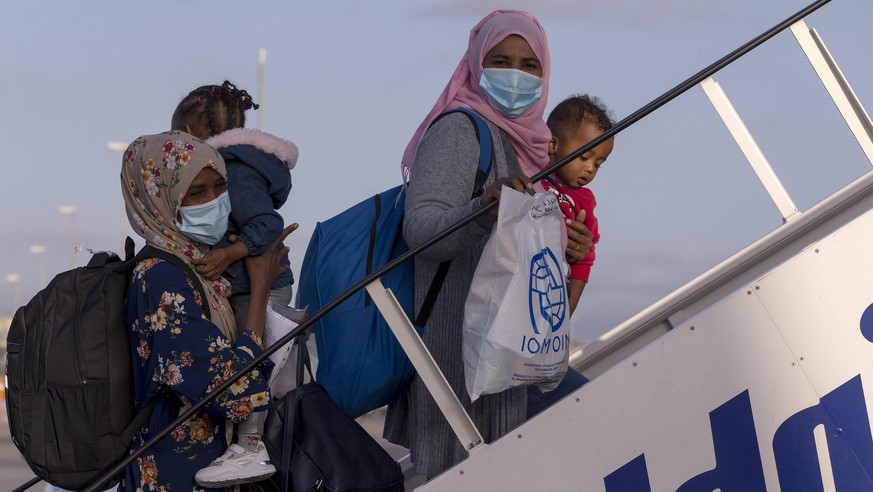 201016 -- ATHENS, Oct. 16, 2020 -- Refugees board an airplane to Germany at the Athens International Airport in Athens, Greece, on Oct. 16, 2020. A total of 101 refugees departed from Athens airport f ...