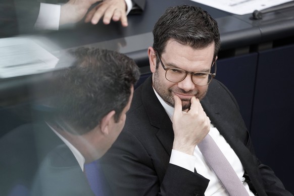 39. Bundestagssitzung und Debatte Aktuell,01.06.2022 Berlin, Justizminister Marco Buschmann FDP im Portrait auf der Regierungsbank bei der Debatte Haushaltsdebatte des Bundeskanzler und Bundeskanzlera ...