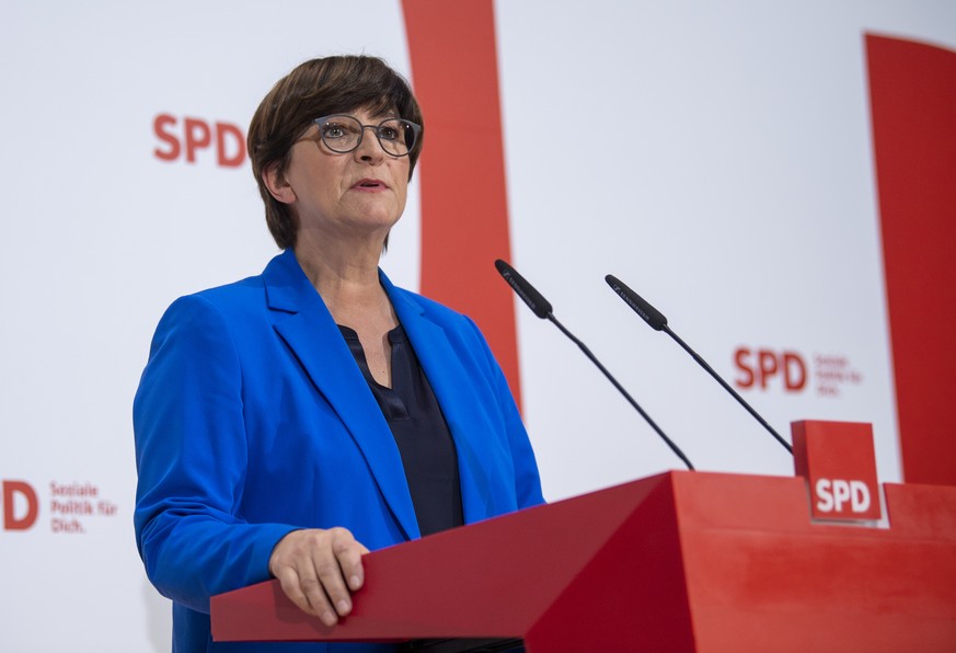 08.05.2022, Berlin: Saskia Esken, SPD-Bundesvorsitzende, spricht im Willy-Brandt-Haus nach den ersten Prognosen f