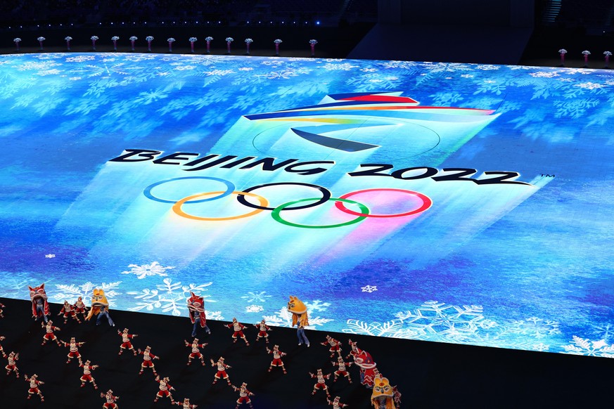 Einmarsch der chinesischen Mannschaft,Fahnentraeger, Eroeffnungsfeier,Eroeffnung, FEBRUARY 4, 2022 : Beijing 2022 Olympic Winter Games Opening Ceremony at National Stadium in Beijing, China. 24.Olympi ...