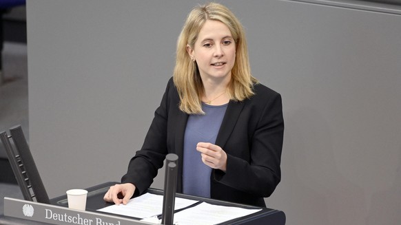 Verena Hubertz in der 15. Sitzung des Deutschen Bundestages im Reichstagsgebäude. Berlin, 28.01.2022