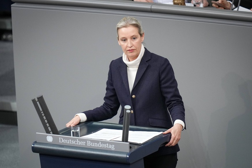 Deutscher Bundestag, 209. Plenarsitzung Regierungserklaerung Dr. Alice Weidel AfD im Portrait bei ihrer Rede nach der Regierungserklaerung des Bundeskanzler bei der 209. Sitzung des Deutschen Bundesta ...