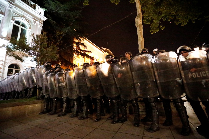 Riot police block a street during a rally against the Georgian authorities&#039; anti-drug policy following the recent police raids at several local nightclubs in Tbilisi, Georgia May 13, 2018. REUTER ...