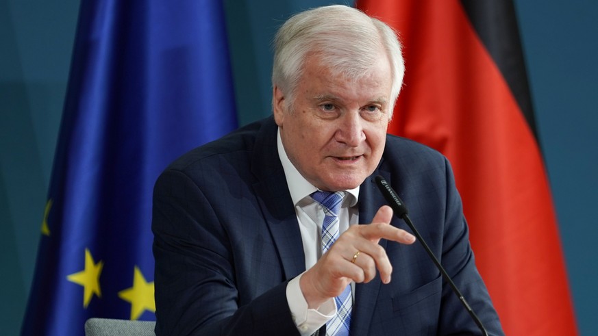 German Interior Minister Horst Seehofer holds a news conference on the situation of migrants on the Greek island of Lesbos in Berlin, Germany, September 11, 2020. Joerg Carstensen/Pool via REUTERS