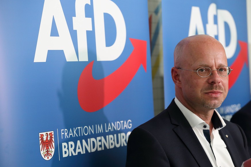 News Themen der Woche KW21 News Bilder des Tages Andreas Kalbitz parteilos, bisheriger AfD-Landes- und Fraktionschef spricht nach einer Sondersitzung der AfD-Landtagsfraktion auf einer Pressekonferenz ...