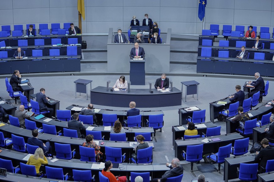 181. Bundestagssitzung Debatte 30 Jahre Deutsche Einheit im Reichstag in Berlin Aktuell, 02.10.2020, Berlin Peter Altmaier der Bundesminister fuer Wirtschaft und Energie bei seiner Rede zu 30 Jahre De ...