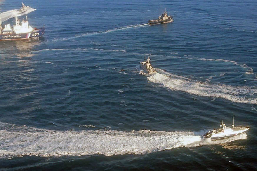 Die russische Marine hatte am Sonntag in der Meerenge von Kertsch vor der Halbinsel Krim ukrainischen Schiffen die Durchfahrt verweigert und eines der Schiffe gerammt.
