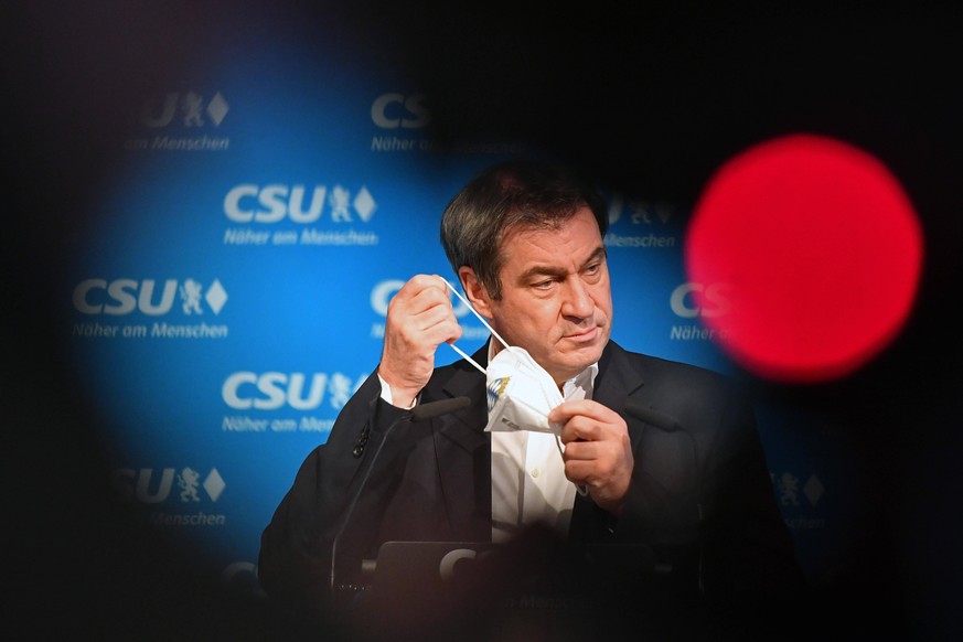 Markus SOEDER Ministerpraesident Bayern und CSU Vorsitzender,hinter Rotlicht, Einzelbild,angeschnittenes Einzelmotiv,Portraet,Portrait,Porträt, Pressekonferenz CSU nach Videokonferenz des CSU Praesidi ...