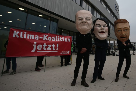 Aktivisten von Campact demonstrieren im Oktober, zu Beginn der Sondierungsverhandlungen zwischen SPD, Grünen und FDP. 