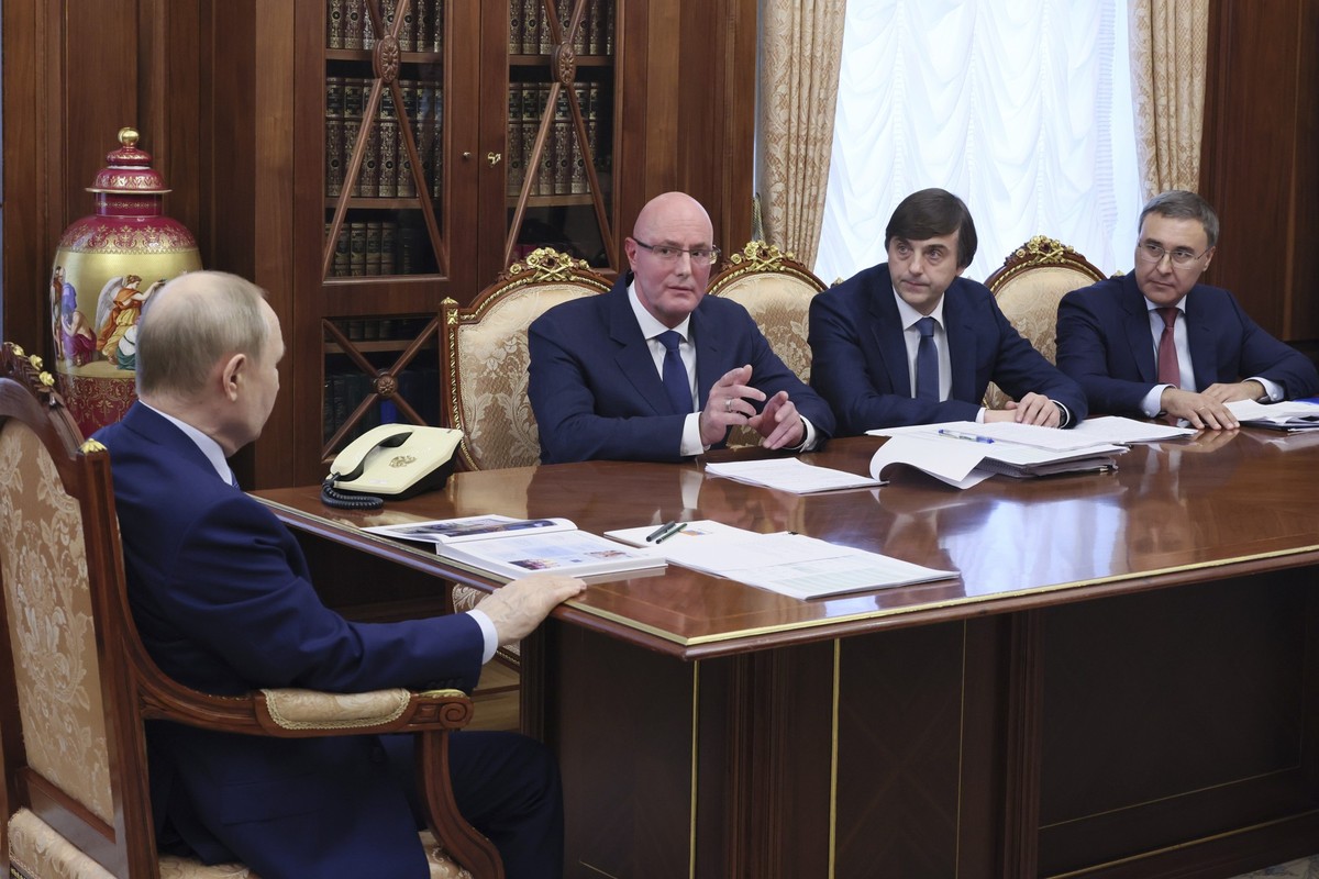 Russian President Vladimir Putin, left, chairs a meeting on education in the country with Deputy Prime Minister Dmitry Chernyshenko, second left, Education Minister Sergei Kravtsov, second right, and ...