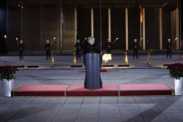 Grosser Zapfenstreich Verabschiedung der Bundeskanzlerin Aktuell, 02.12.2021, Berlin, Dr. Angela Merkel bei ihrer Rede beim grossen Zapfenstreich anlaesslich der Verabschiedung und Ende der Amtszeit d ...