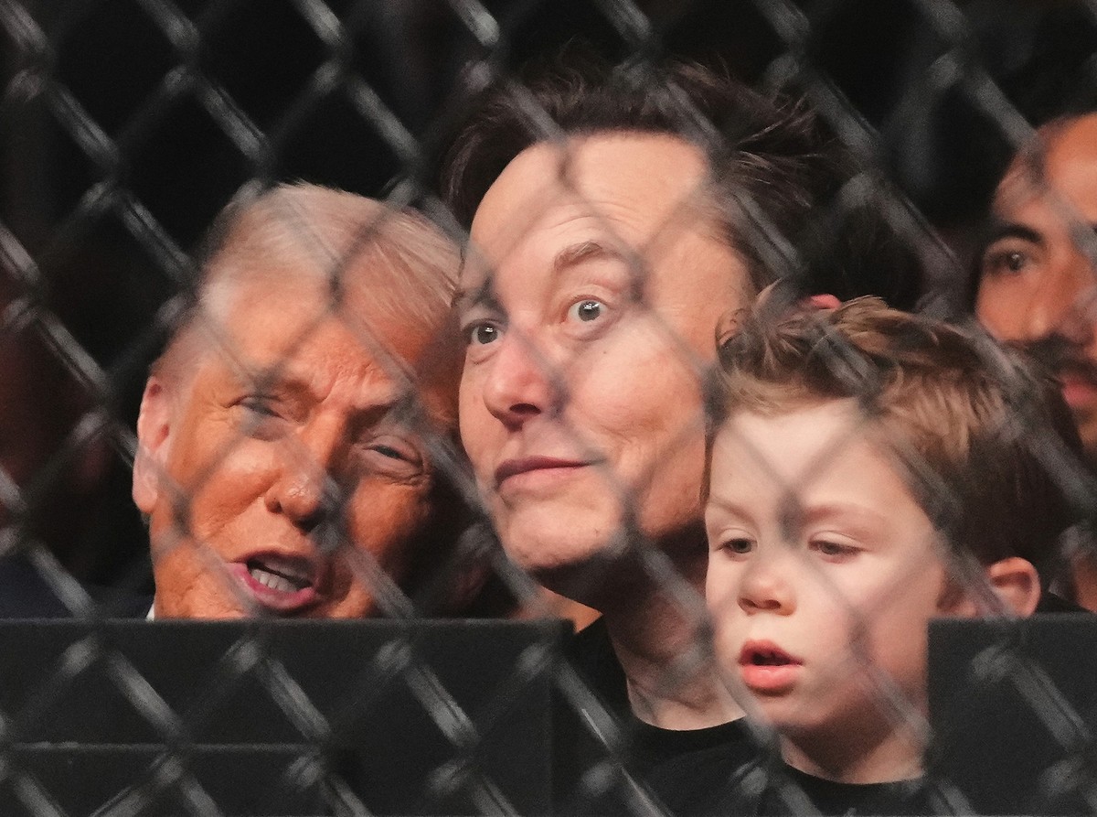 12.04.2025, USA, Miami: US-Pr�sident Donald Trump (l-r), Elon Musk und sein Sohn X � A-Xii besuchen einen Mixed Martial Arts-Kampf bei UFC 314 Ultimate Fighting Championship in Miami. (Wiederholung mi ...