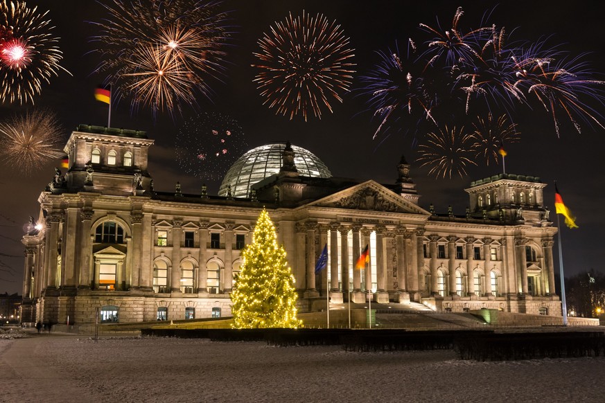 fireworks over bundestag in berlin, 16.11.2016, Copyright: xphotoimpressionsx Panthermedia19391056