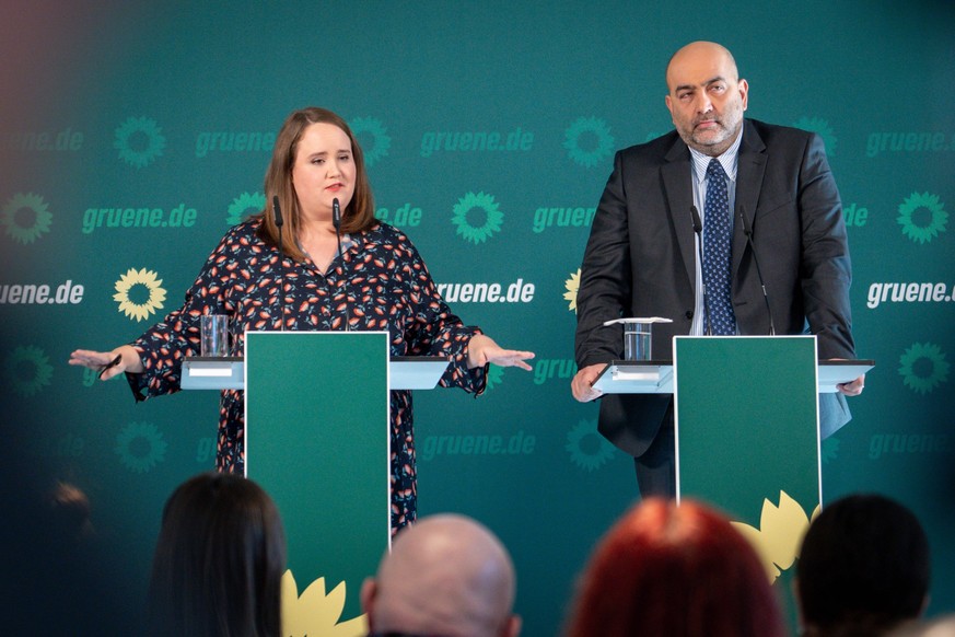 Jahresauftaktklausur des Bundesvorstandes von BUENDNIS 90/DIE GRUENEN in Berlin Ricarda Lang Bundesvorsitzende von BUENDNIS 90/DIE GRUENEN gemeinsam mit Omid Nouripour Bundesvorsitzender von BUENDNIS  ...