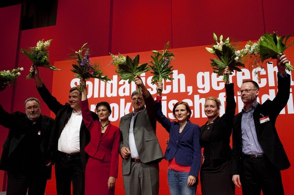 Deutschland, G�ttingen, 3. Parteitages der Partei DIE LINKE., v.l.n.r. Axel Troost, Jan van Aken, Sahra Wagenknecht, Bernd Riexinger, Katja Kipping, Caren Lay, Matthias H�hn, 03.06.2012