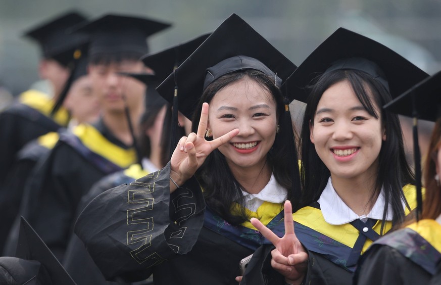 QINGDAO, CHINA - JUNE 28: Graduates attend Qingdao University of Science &amp; Technology Commencement Ceremony 2023 on June 28, 2023 in Qingdao, Shandong Province of China. PUBLICATIONxINxGERxSUIxAUT ...